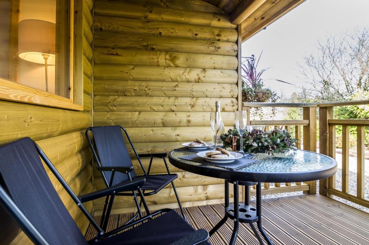 Laurel Lodge - 2 Bedroom Log Cabin - St Florence Saint Florence Exteriér fotografie