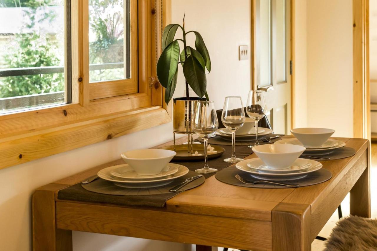 Laurel Lodge - 2 Bedroom Log Cabin - St Florence Saint Florence Exteriér fotografie